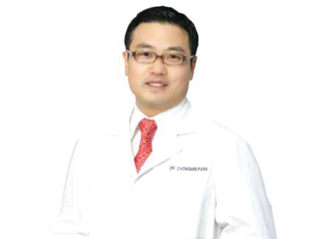 안녕하세요.
저희 사계절치과는 교정, 임플란트 및 일반치료 전문입니다.
Flushing과 Williston Park에 최신 진료시설 및 편의시설이 갖춰진 오피스가 있습니다. 주차는 건물 뒤편 주차장에 하시면 됩니다.
상담을 원하시면 먼저 연락 주시고 찾아주시면 감사하겠습니다.
* Laughing Gas가 각 치료실마다 있어서 보다 더 편안한 진료를 받으실 수 있습니다.
* 어린이들을 위한 특별 진료실 및 놀이시설 완비